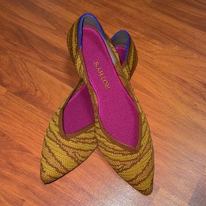 Rothy’s the point flats in Golden Zebra. 9.5